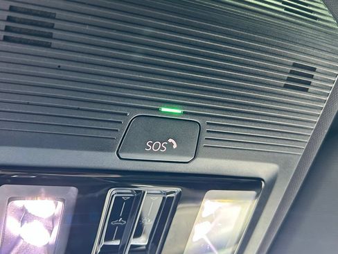 Certified 2024 Volkswagen Atlas Cross Sport SE w/ Panoramic Sunroof Package FWD image 31