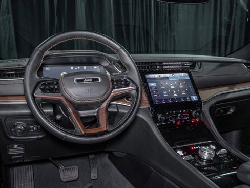 Used 2023 Jeep Grand Cherokee Summit w/ Luxury Tech Group V image 16