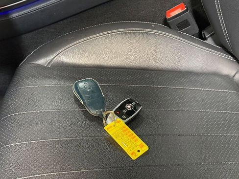 Used 2017 Mercedes-Benz E 300 4MATIC image 20