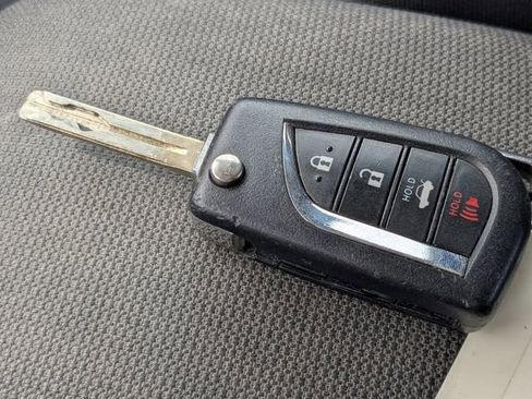 Used 2022 Toyota Corolla LE image 30