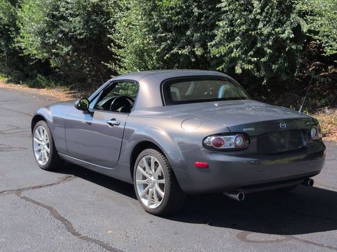 Used 2007 MAZDA MX-5 Miata Grand Touring w/ Premium Pkg RWD image 4