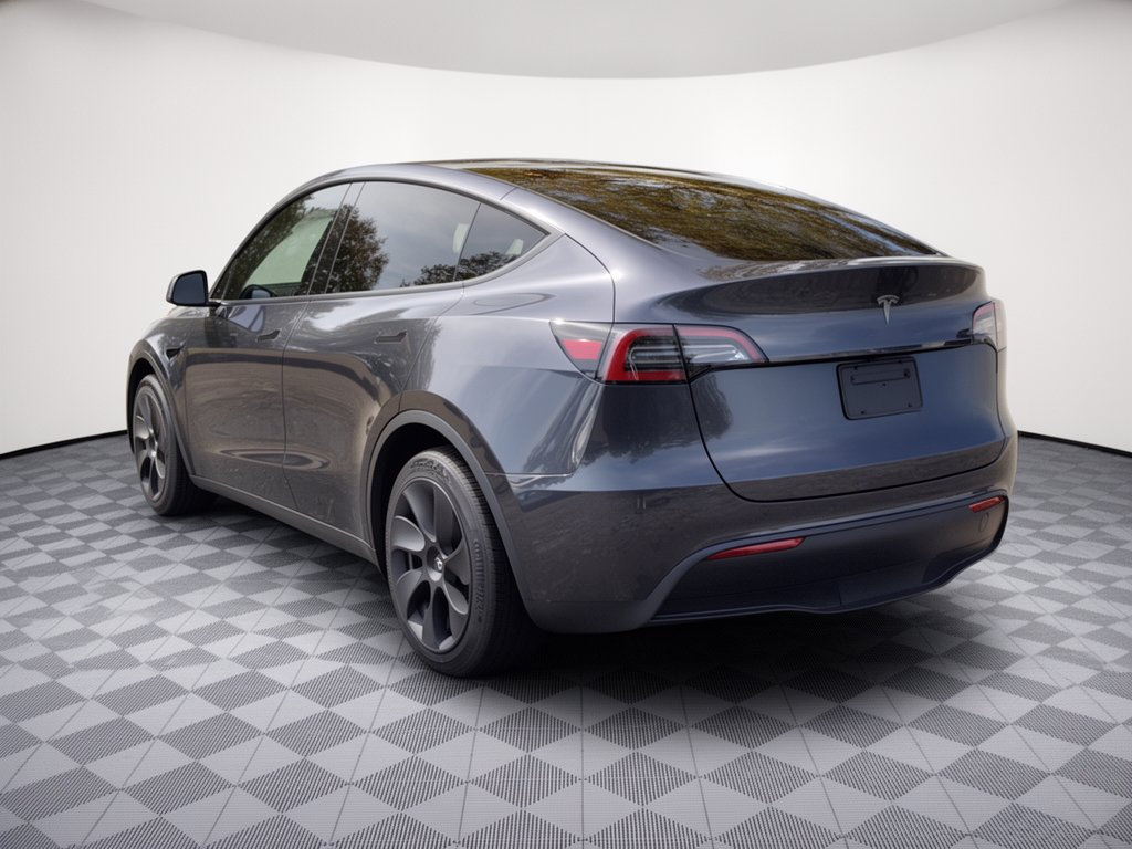 Used 2024 Tesla Model Y Long Range RWD image 3
