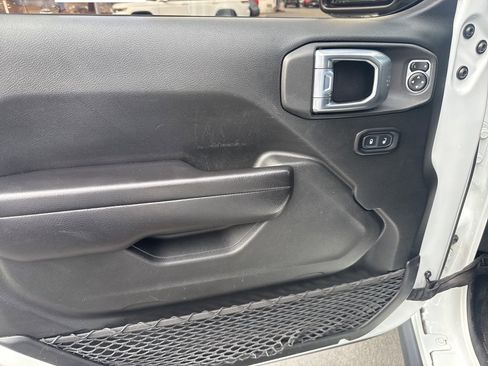 Used 2021 Jeep Gladiator Sport image 12
