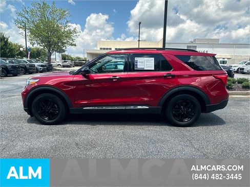 Used 2024 Ford Explorer XLT RWD image 10