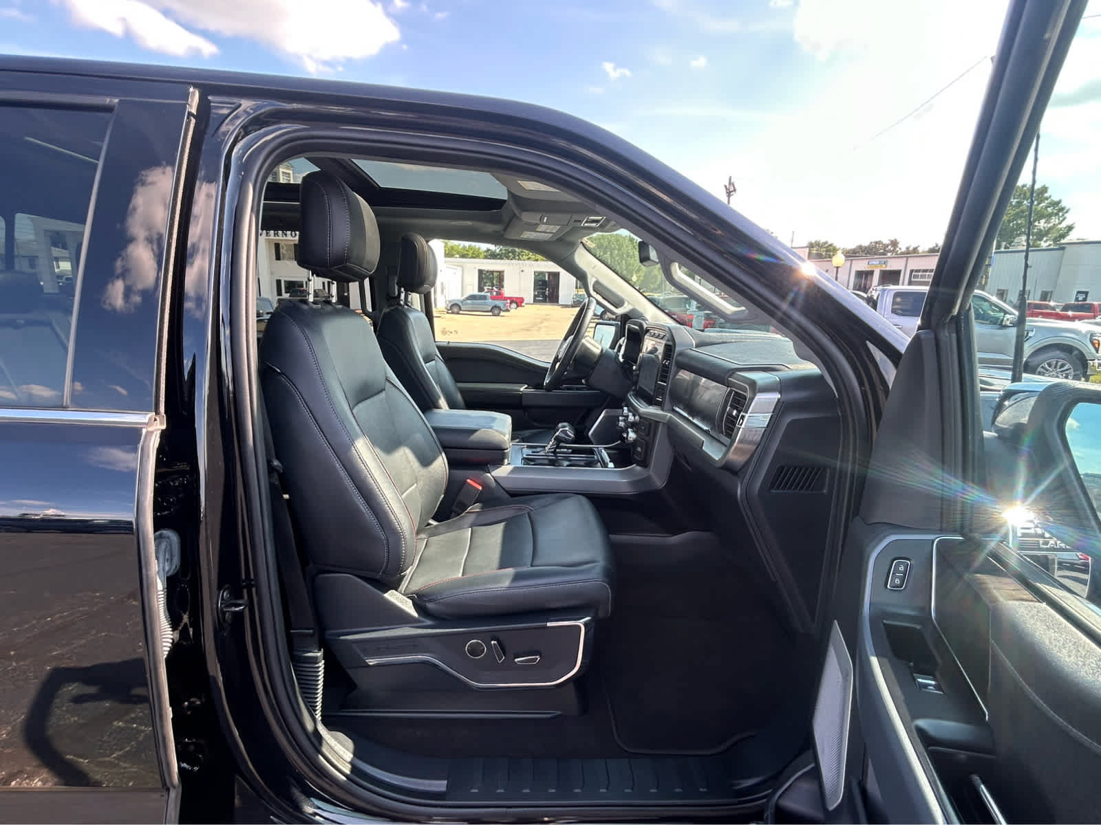 Used 2023 Ford F150 Lariat w/ Equipment Group 502A High AWD/4WD image 18