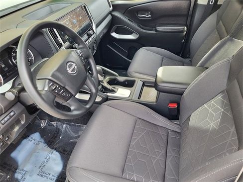 Used 2025 Nissan Frontier SV image 25