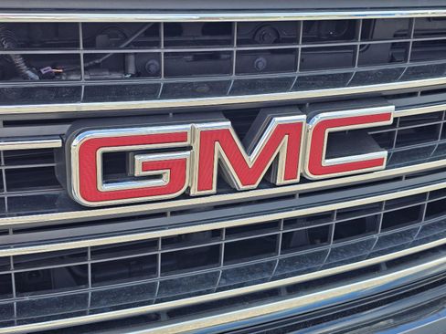 Used 2018 GMC Yukon SLE image 3