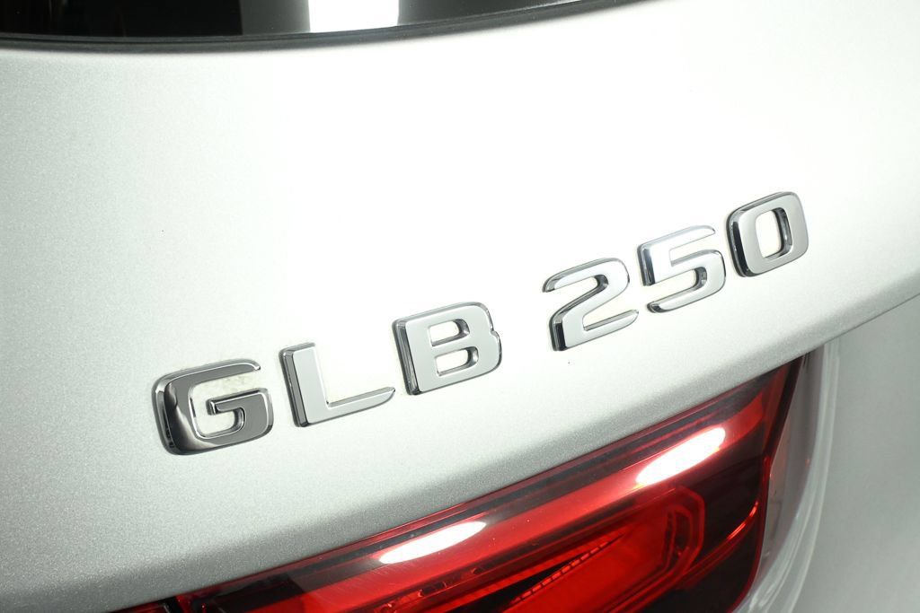 Certified 2023 Mercedes-Benz GLB 250 4MATIC image 28