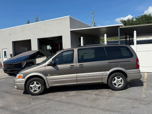 Used 2004 Pontiac Montana Extended w/ Premium Seating Package FWD image 2