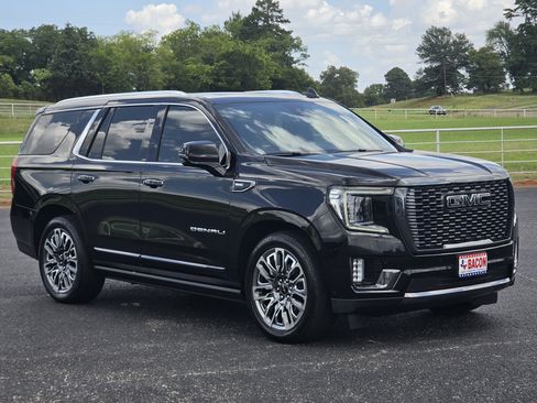 Used 2023 GMC Yukon Denali Ultimate AWD/4WD image 3