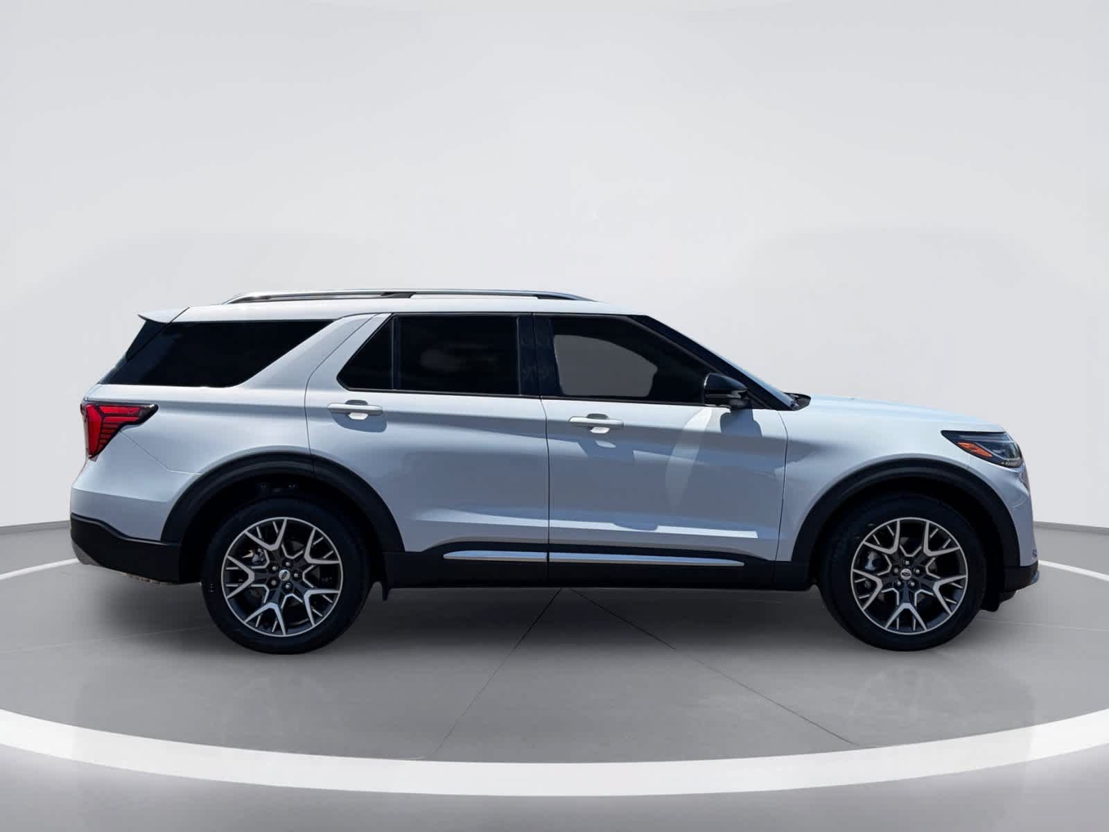 Used 2025 Ford Explorer Platinum w/ Ultimate Package AWD/4WD image 9