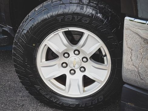 Used 2018 Chevrolet Silverado 1500 LT w/ All Star Edition AWD/4WD image 2