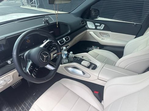 Used 2025 Mercedes-Benz GLS 450 4MATIC image 4