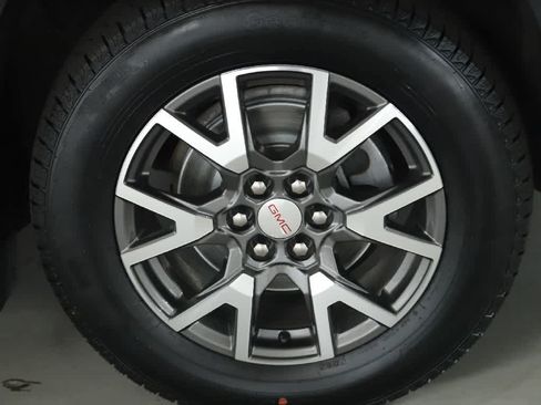 Used 2020 GMC Acadia SLE w/ Driver Convenience Package FWD image 10