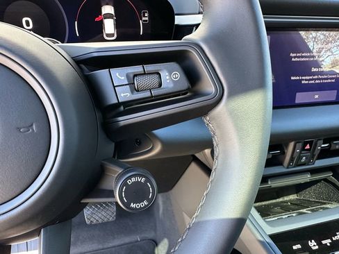 Used 2026 Porsche Macan Electric RWD image 17