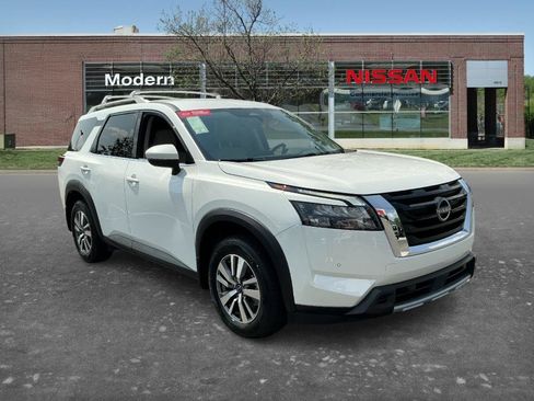 Certified 2025 Nissan Pathfinder SL FWD image 5