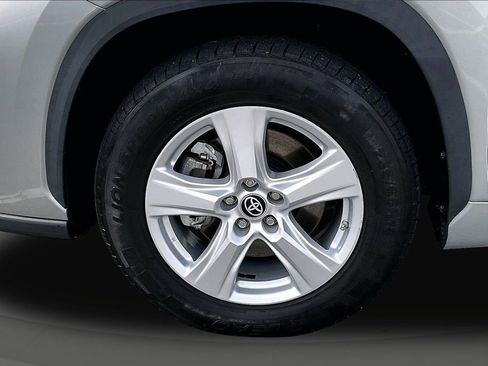 Used 2023 Toyota Highlander LE image 35