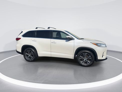 Used 2018 Toyota Highlander Plus image 10