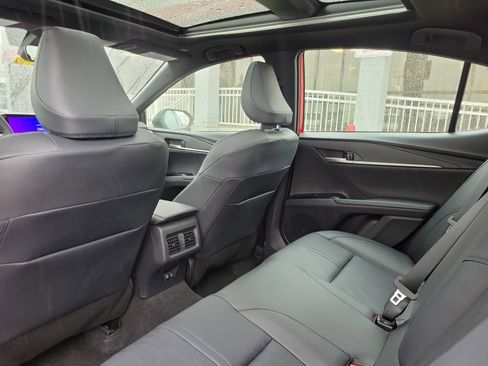 Used 2025 Toyota Camry XSE FWD image 15