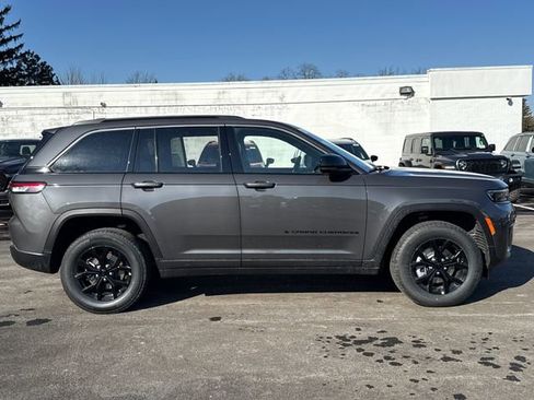 New 2026 Jeep Grand Cherokee Altitude AWD/4WD image 2