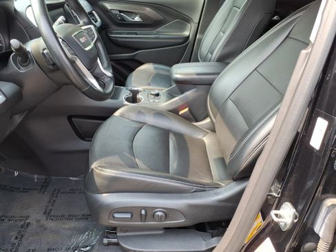 Used 2024 GMC Terrain SLT FWD image 11