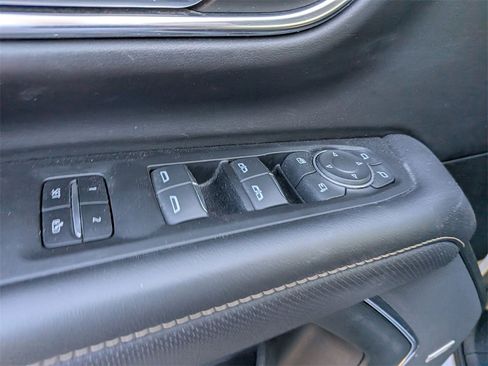 Used 2023 Chevrolet Suburban Premier image 13