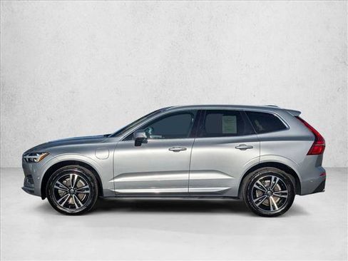 Used 2018 Volvo XC60 T8 Momentum w/ Vision Package image 9