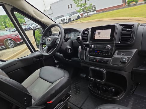 Used 2025 RAM ProMaster 2500 w/ Convenience Group FWD image 9