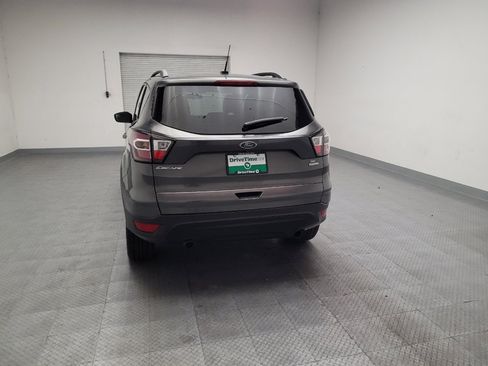 Used 2017 Ford Escape SE w/ SE Sport Appearance Package FWD image 6