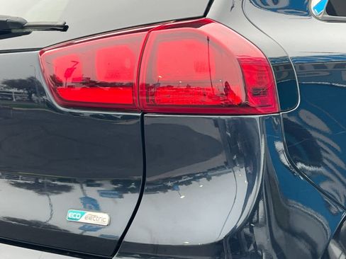 Used 2019 Kia Niro EX image 27