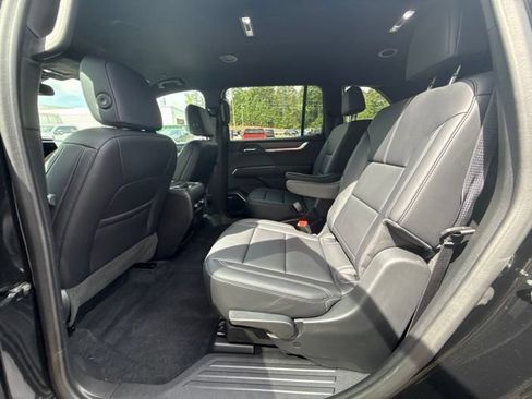 Used 2025 GMC Acadia Elevation w/ Elevation Premium Package FWD image 17