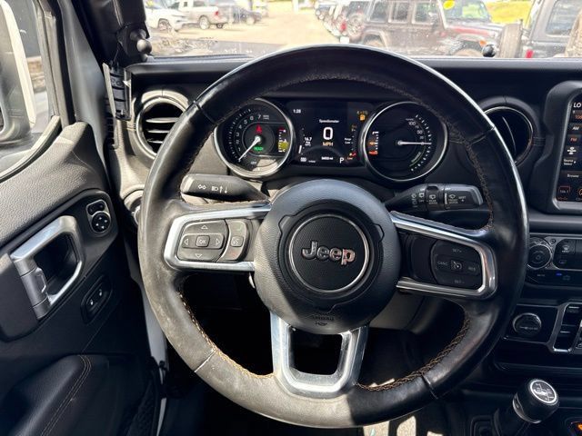 Used 2022 Jeep Wrangler Unlimited Sahara AWD/4WD image 18