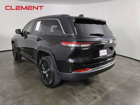 Used 2023 Jeep Grand Cherokee Limited RWD image 11