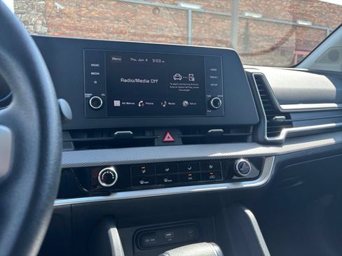 Used 2025 Kia Sportage LX FWD image 17