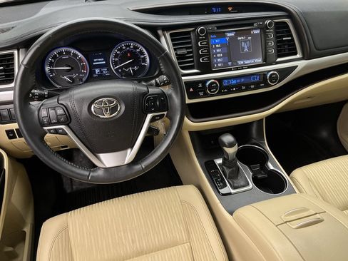 Used 2016 Toyota Highlander Plus AWD/4WD image 13