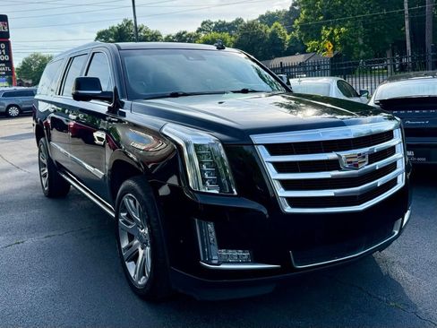 Used 2018 Cadillac Escalade ESV Premium Luxury AWD/4WD image 3