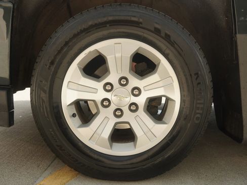 Used 2017 Chevrolet Silverado 1500 LT w/ All Star Edition AWD/4WD image 38