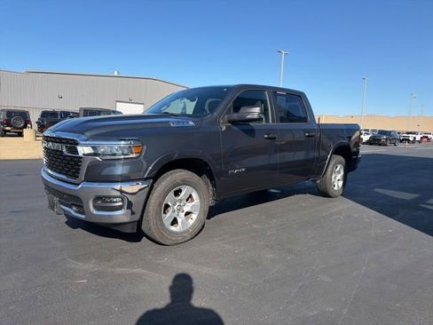 Used 2025 RAM 1500 Big Horn AWD/4WD image 3
