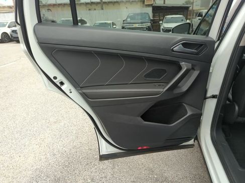 Used 2023 Volkswagen Tiguan SE image 26