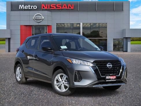 New 2025 Nissan Kicks Play S image 1