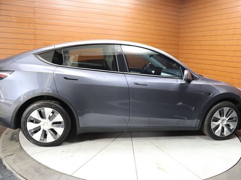 Used 2024 Tesla Model Y Long Range AWD/4WD image 8