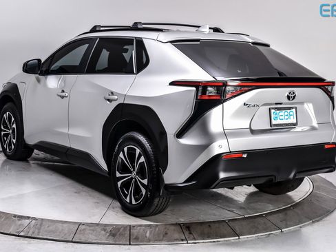 Used 2024 Toyota bZ4X XLE w/ Weather Package image 4