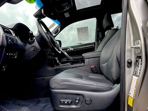Used 2023 Lexus GX 460 Premium image 11