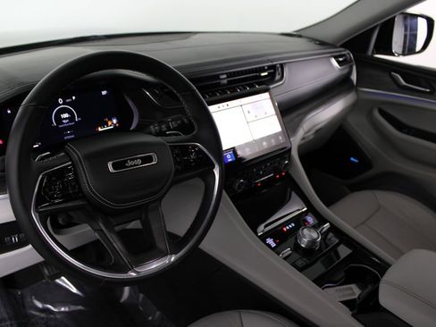 Used 2022 Jeep Grand Cherokee L Overland w/ MOPAR Finishing Package image 19