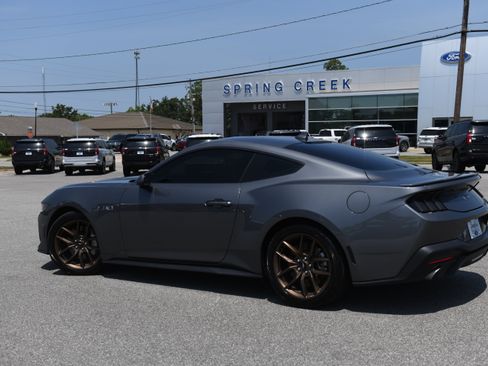 Used 2025 Ford Mustang GT RWD image 5