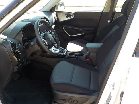 Used 2025 Kia Soul S image 16