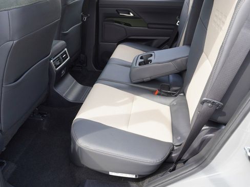 Used 2024 Lexus GX 550 image 32