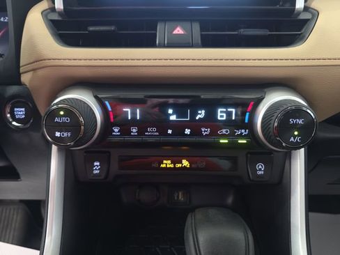 Used 2025 Toyota RAV4 XLE AWD/4WD image 20