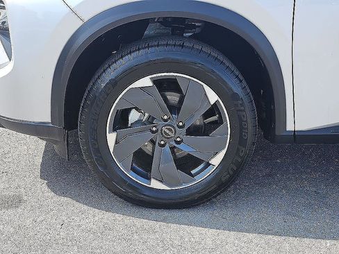 Used 2024 Nissan Rogue SV AWD/4WD image 9