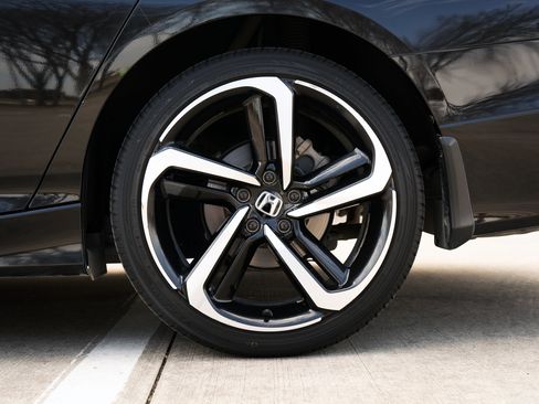 Used 2019 Honda Accord Sport image 15